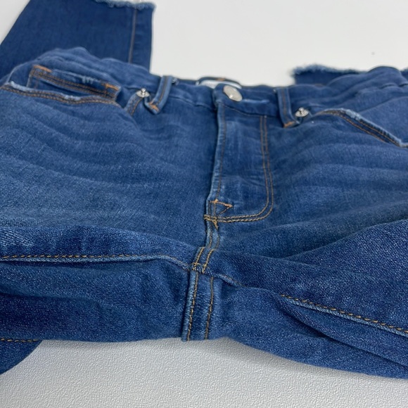 Good American Good Waist High Rise ankle raw hem jeans size 4/27 - Picture 4 of 10